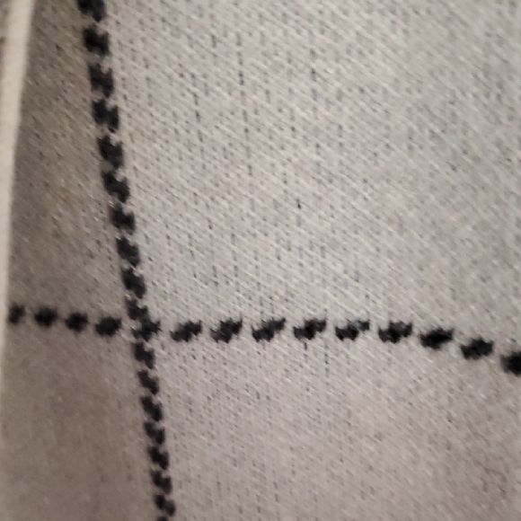 Rain Women's Gray and Cream Plaid Long  Vest - Picture 5 of 8